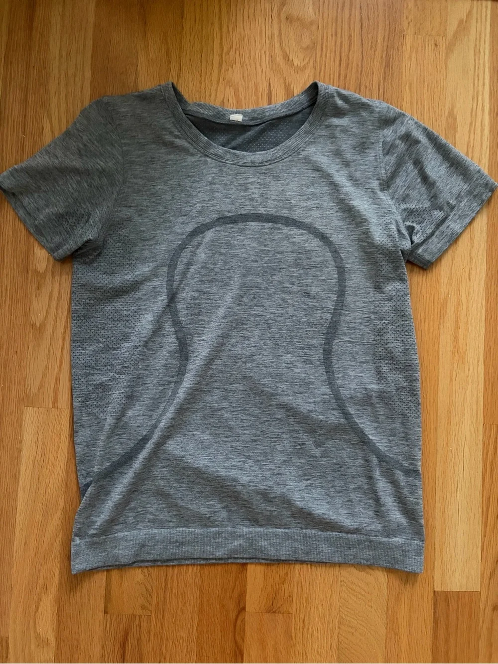 lululemon athletica Gray Short Sleeve Performance Tee